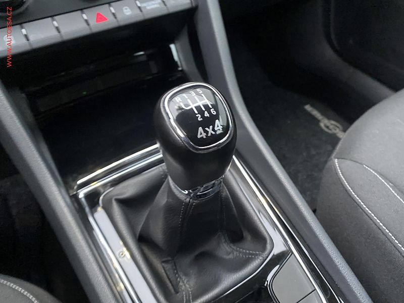 Škoda Karoq (2017) 2.0 TDi 4x4, Ambition - fotka 16 z 17