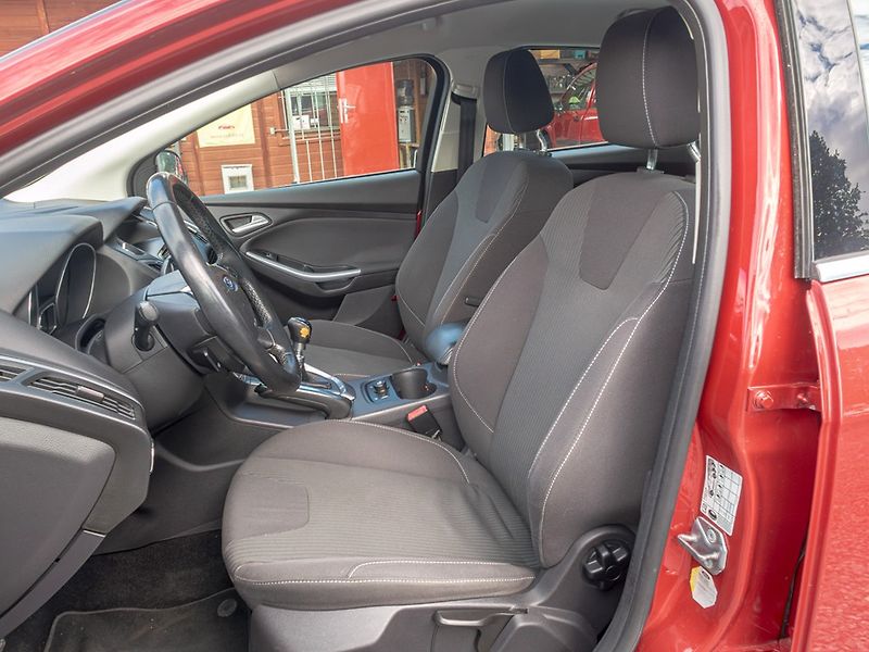 Ford Focus (2012) 1.6i 16V 110KW – VÝBAVA! - fotka 14 z 46