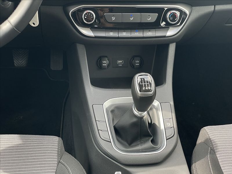 Hyundai i30 1,5 CVVT Combi Comfort - fotka 12 z 23