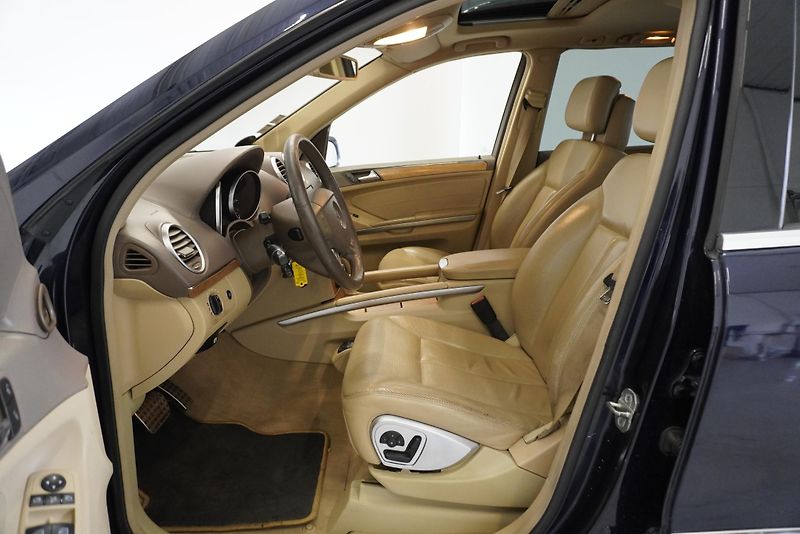 Mercedes-Benz GL (2006) 5,5I V8 4MATIC AUTOMAT 7 MÍST - fotka 11 z 36