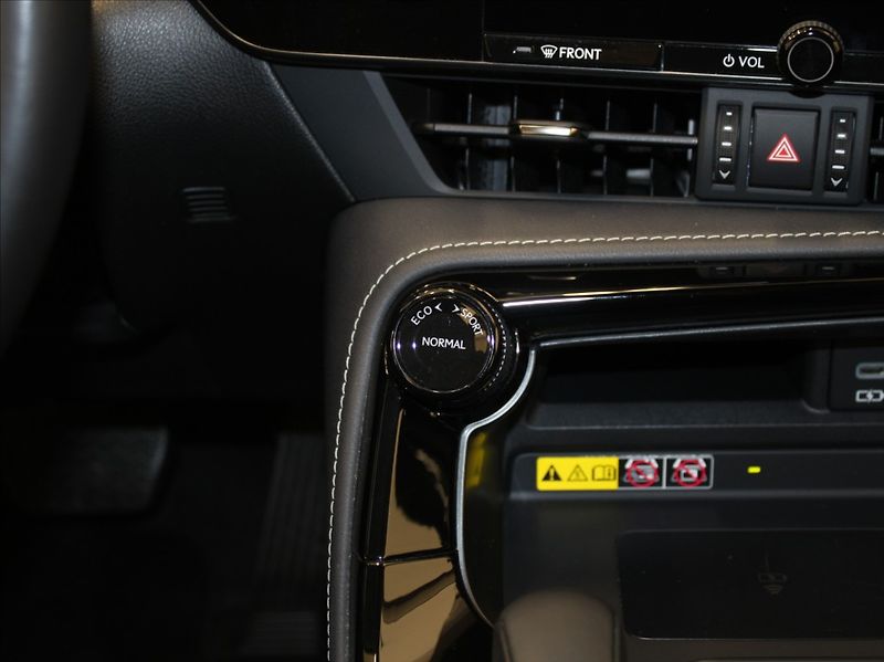 Lexus NX 350h 2,5 Hybrid Comfort TOP 29tkm. - fotka 13 z 24