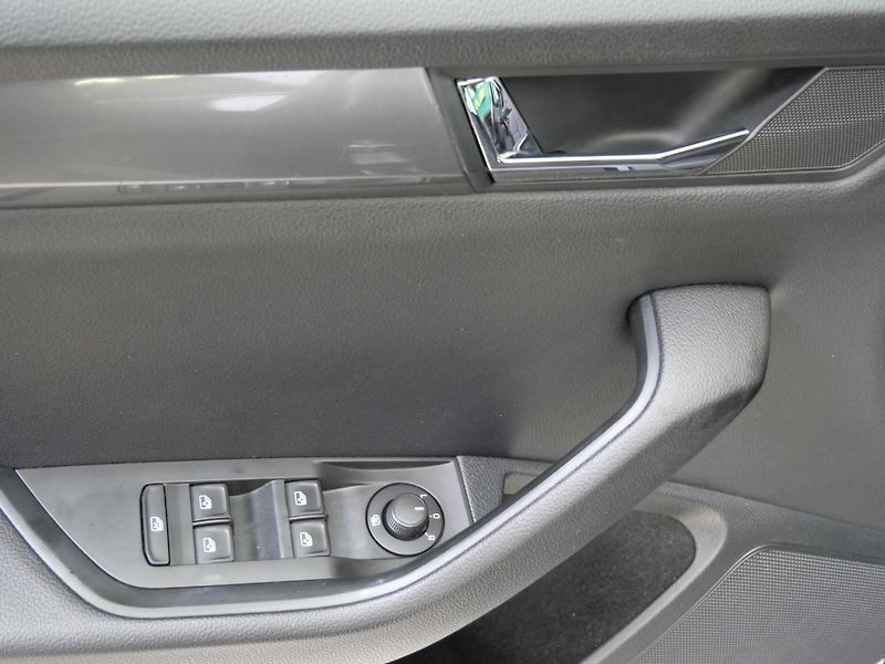 Škoda Superb - fotka 12 z 23