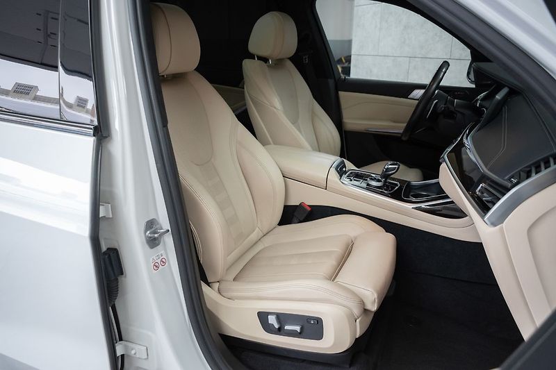 BMW X7 xD40d ///M*LASER*VZDUCH*HK*DPH - fotka 9 z 74