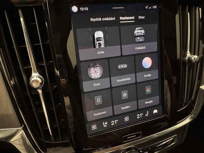Volvo V90 T8 AWD RECHARGE ULTRA - fotka 40 z 53