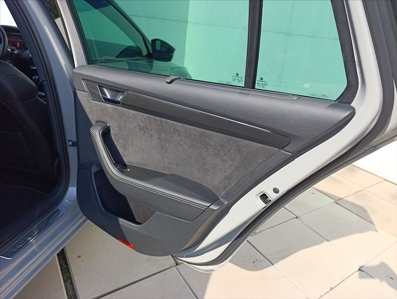 Škoda Superb 2,0 TDi DSG 4x4 Tažné 1maj.,ČR - fotka 22 z 46