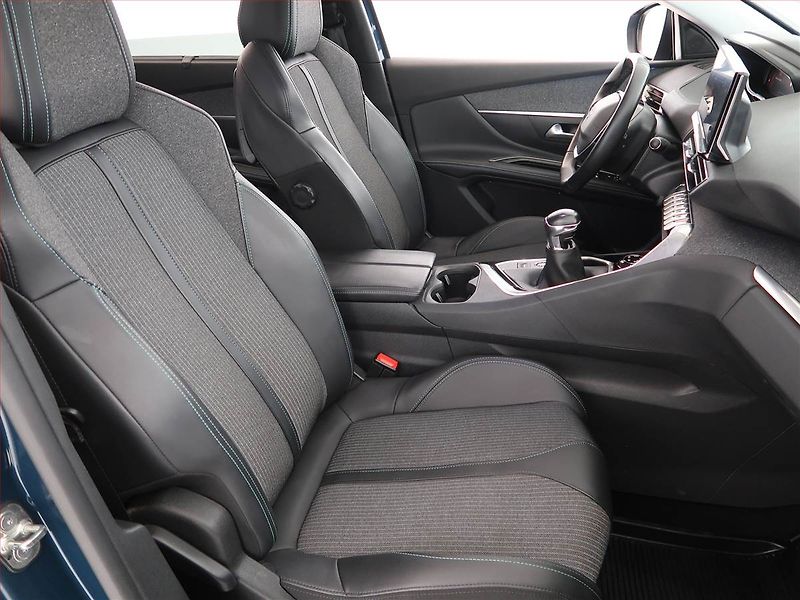 Peugeot 5008 (2022) 1.5 BlueHDi - fotka 9 z 23