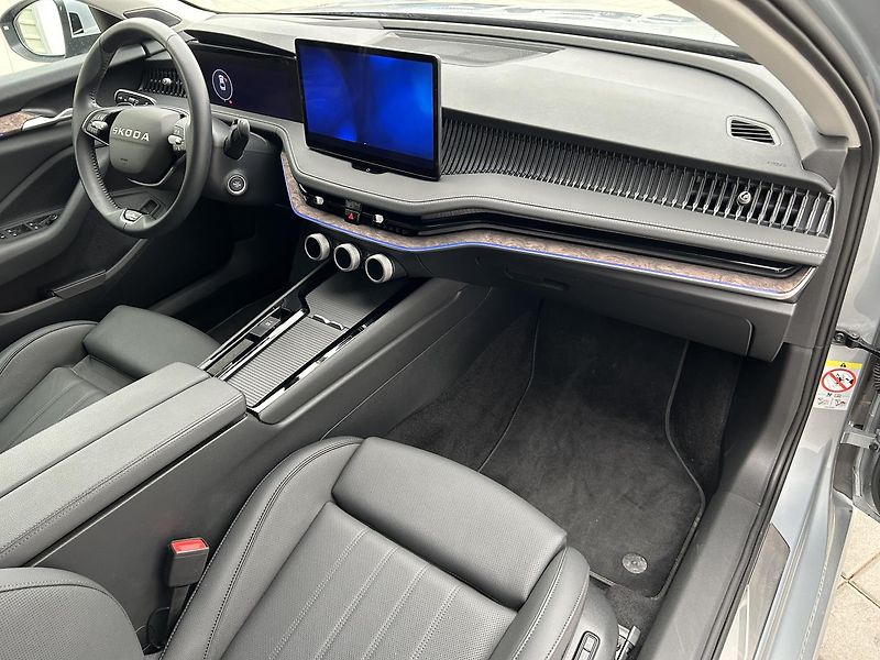 Škoda Superb 2.0 TDi L & K - fotka 32 z 33