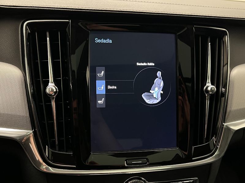 Volvo V90 CC D5 AWD PRO AUT - fotka 35 z 41