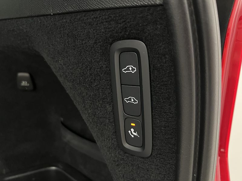 Volvo XC90 B5 AWD INSCRIPTION REZERVACE - fotka 43 z 44