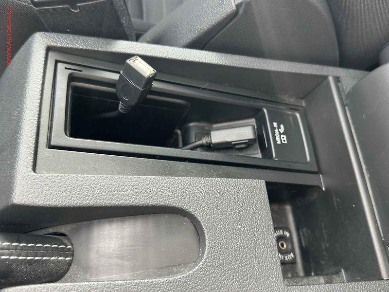 Volkswagen Touran (2014) 2.0 TDi, CUP, bixen, panor - fotka 21 z 25