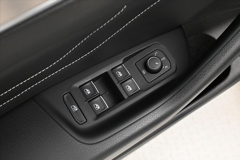 Volkswagen Passat 2,0 TDI 110 kW DSG Elegance Zá - fotka 26 z 33