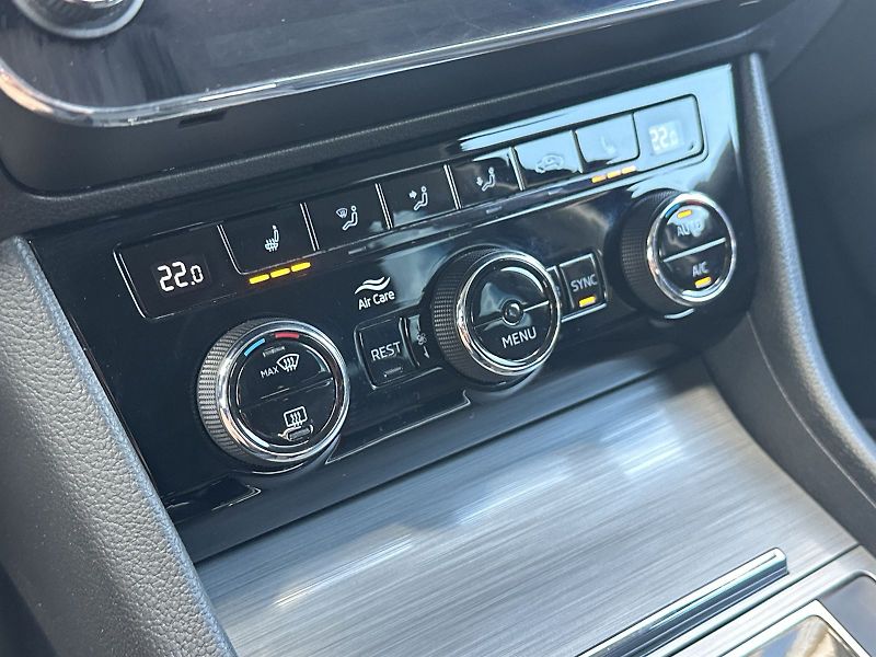 Škoda Superb (2023) Combi 2.0 TDI DSG Style - fotka 15 z 34