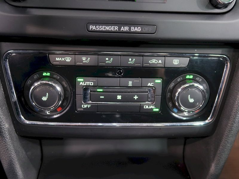Škoda Superb (2013) ELEGANCE 2.0TDI 103KW 4x4 DSG - fotka 28 z 41