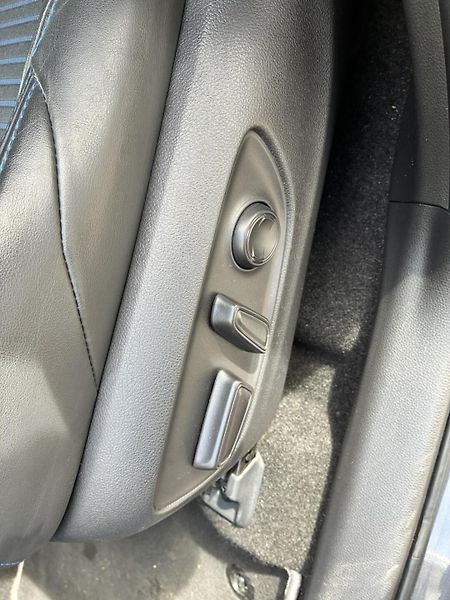 Toyota RAV4 2.5 HSD e-CVT AWD Selection - fotka 13 z 23