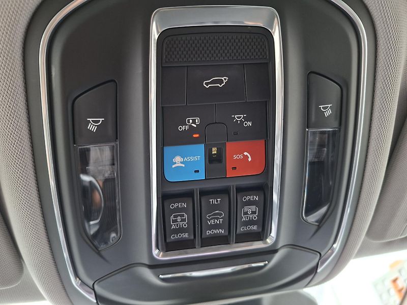Jeep Grand Cherokee (2021) 3,6L V6 4x4 LIMITED, 6 míst - fotka 38 z 46