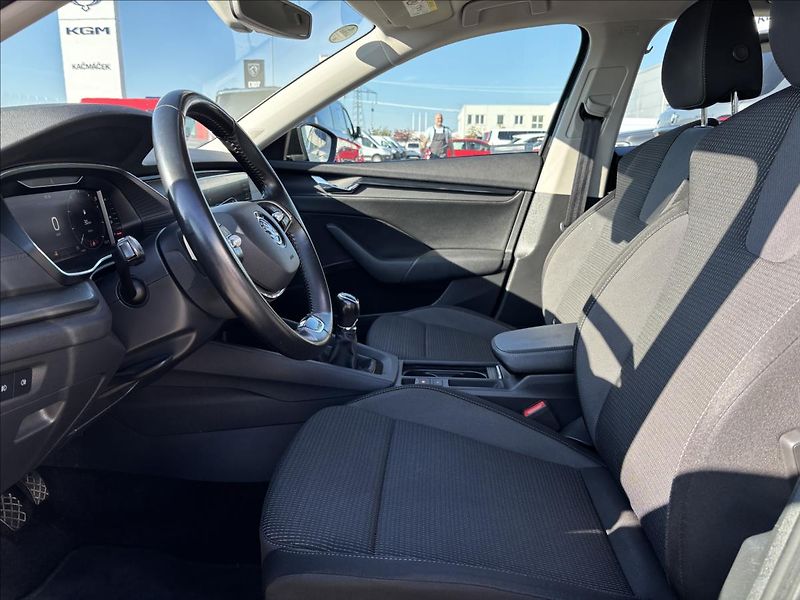 Škoda Octavia 1,5 TSI 110kW Ambition Combi - fotka 22 z 41