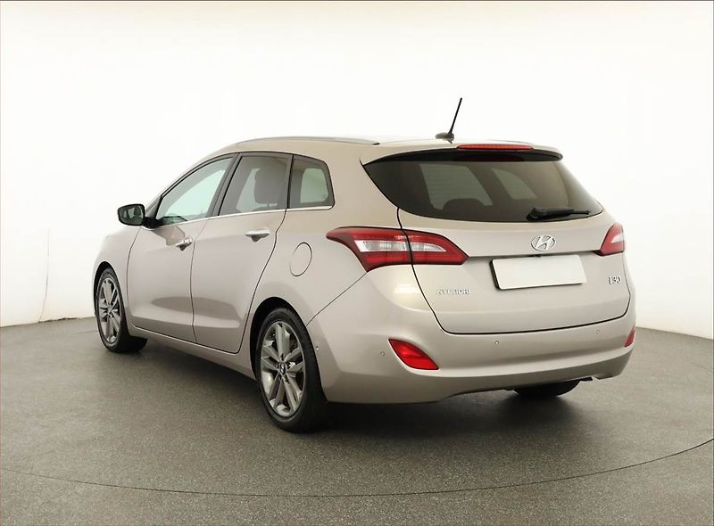 Hyundai i30 (2016) 1.6 GDI, Automat, Kůže, Navi - fotka 4 z 16