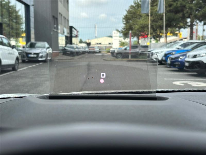 Citroën C4 X 1,2 PureTech  Shine EAT8 - fotka 17 z 28