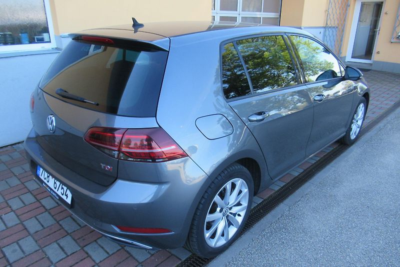 Volkswagen Golf 1.6 TDi AUT. KLIMA SADA KOL - fotka 2 z 23