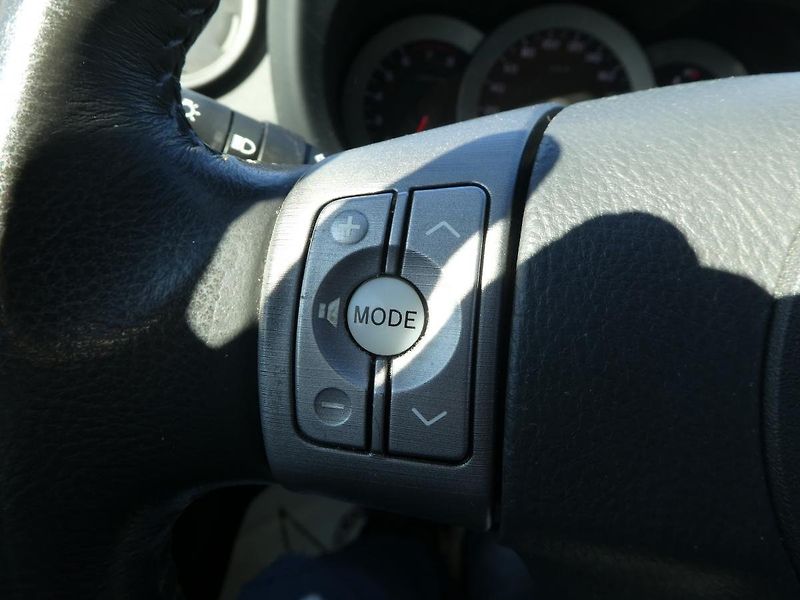 Toyota RAV4 (2006) 2.0i 112kW REZERVOVANO - fotka 15 z 28