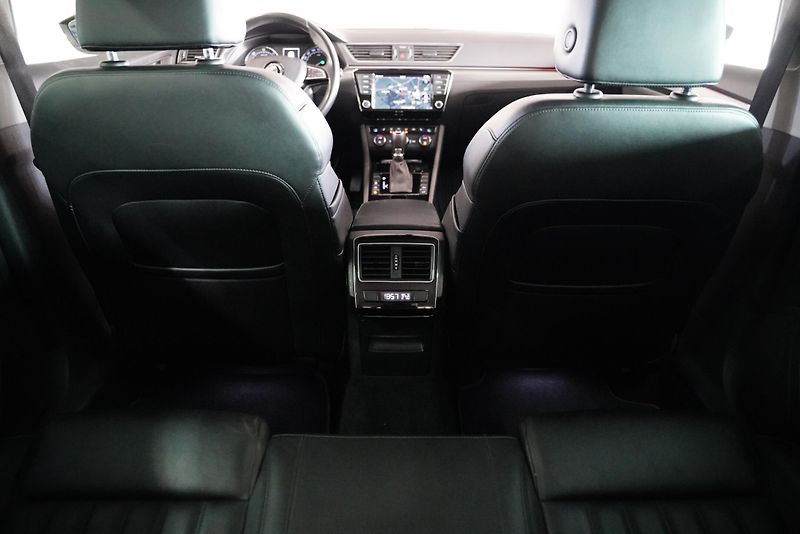 Škoda Superb - fotka 13 z 16