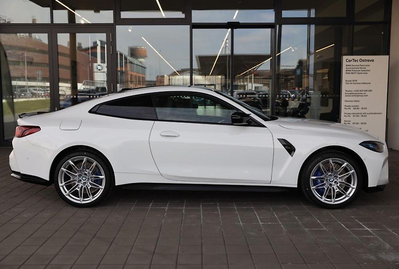 BMW M4 Competition M xDrive - fotka 4 z 19