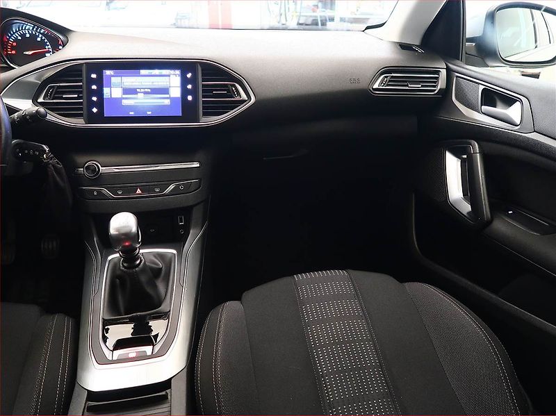 Peugeot 308 (2017) 1.6 BlueHDi, Serv.kniha, Navi - fotka 8 z 17