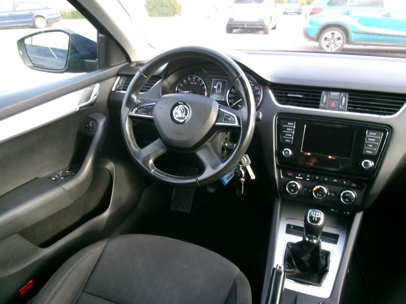 Škoda Octavia (2014) 1,6TDI AC HF BT TEMP VÝHŘEV  - fotka 12 z 31