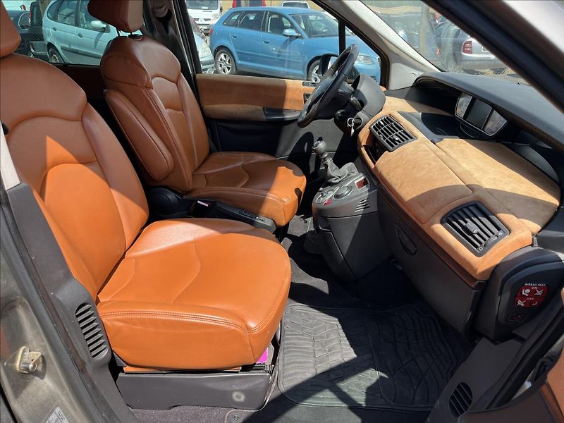 Lancia Phedra 2,0 JTD KLIMA TAŽNÉ STK 7/2028 - fotka 11 z 34