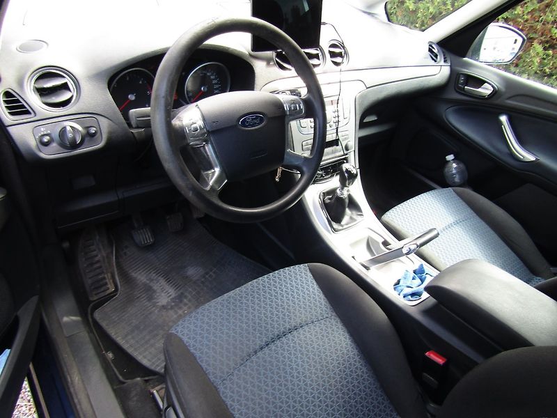 Ford Galaxy (2007) 2.0 TDCi 96kW - fotka 13 z 34