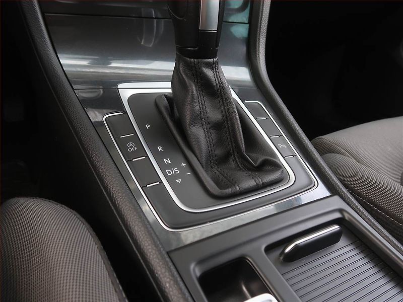 Volkswagen Golf (2019) 2.0 TDI, Automat, Serv.kniha - fotka 13 z 16
