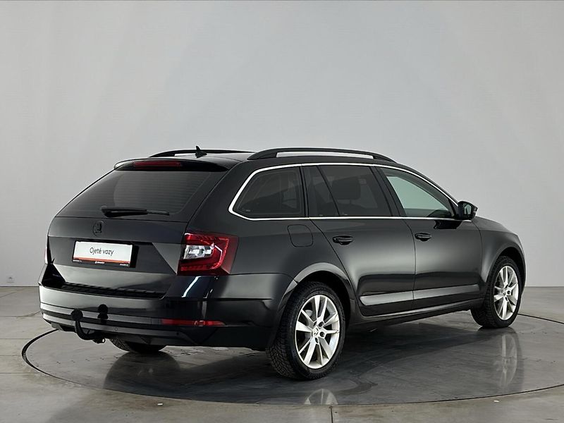 Škoda Octavia Style 4x4 DSG - fotka 2 z 29