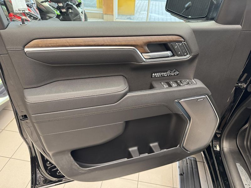 Chevrolet Silverado High Country 6,2 V8 + LPG - fotka 10 z 57