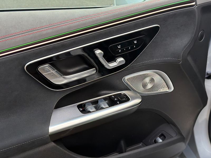 Mercedes-Benz EQE 53 AMG 4MATIC+ - fotka 23 z 38