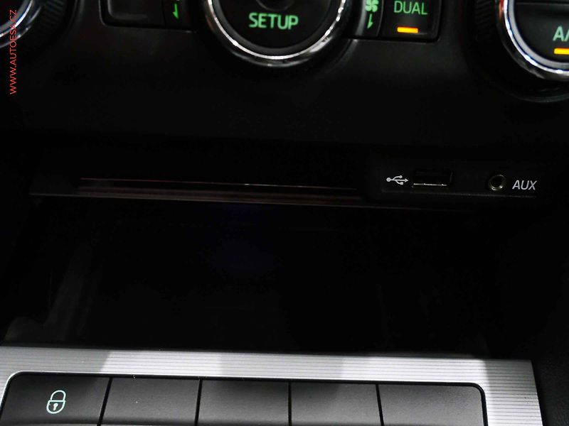 Škoda Octavia (2014) 2.0TDI, ČR, Elegance, bixen - fotka 17 z 20