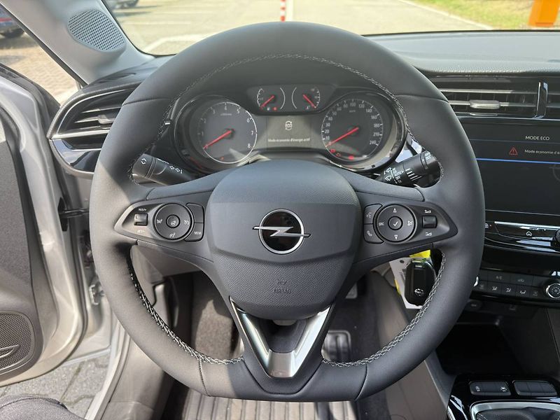 Opel Corsa Edition 1.2 TURBO (74kW/100k) - fotka 12 z 24