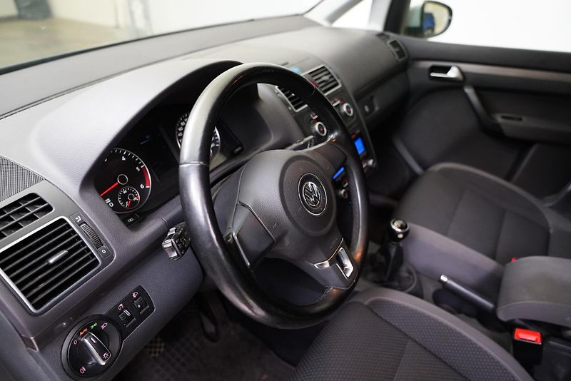 Volkswagen Touran - fotka 14 z 22