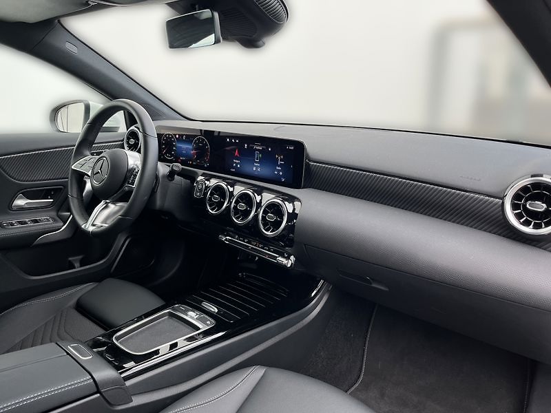 Mercedes-Benz Třídy A A-Třída 180 Progressive Editio - fotka 15 z 20