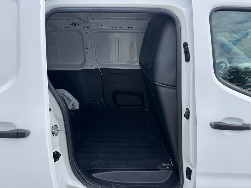 Toyota ProAce City (2020) L2 1.5D 75kW - fotka 18 z 29