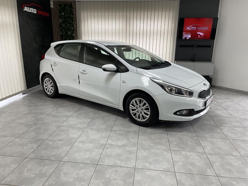 Kia Ceed 1.4 i ČR 1.MAJ.REZERVACE  - fotka 2 z 24