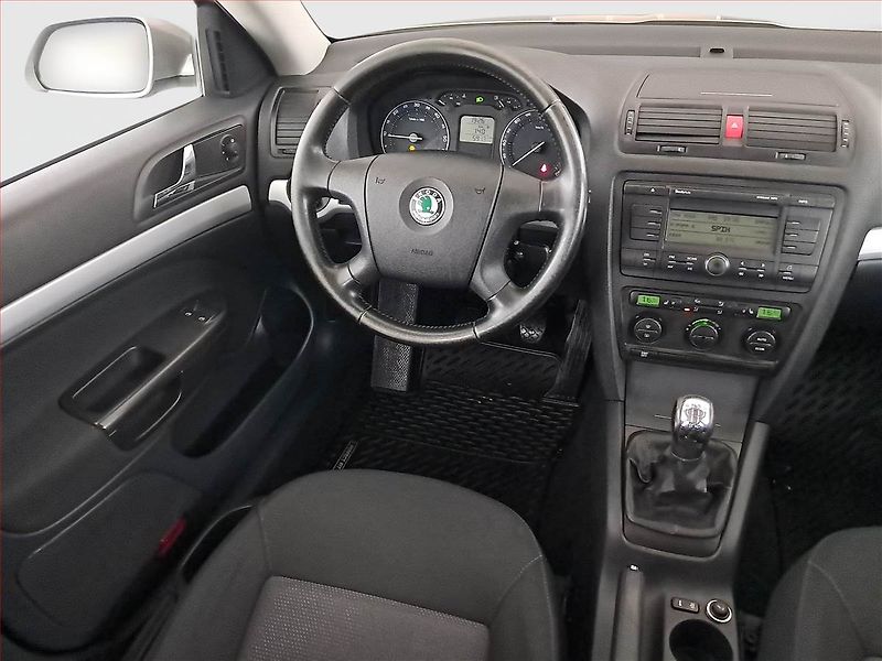 Škoda Octavia (2008) 1.9 TDI, Park. senzory - fotka 7 z 13