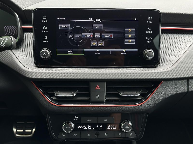 Škoda Kamiq 1.0TSi DSG Monte Carlo 116PS M - fotka 21 z 38