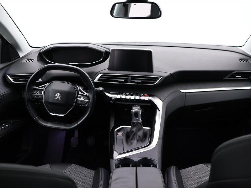 Peugeot 5008 1,2 PT 96kW Allure PANO 7-míst - fotka 25 z 33