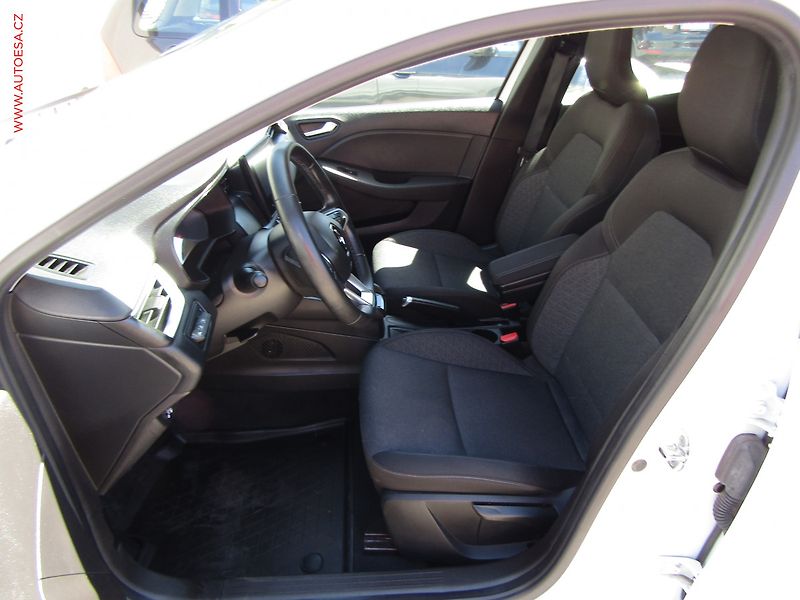 Renault Clio (2022) 1.0 TCe, 1.maj,ČR, LED, AC - fotka 9 z 20