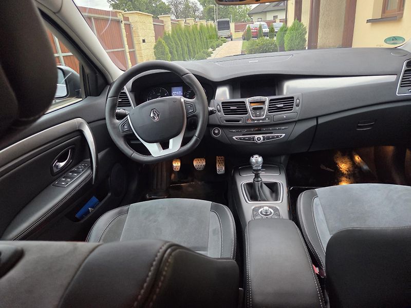 Renault Laguna 2.0dCi GT 131kW BOSE*4CONTROL* - fotka 31 z 38