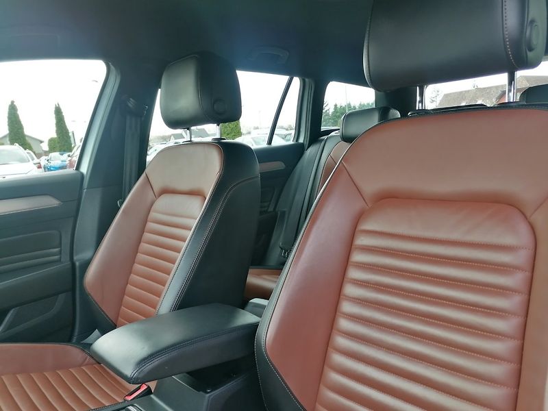 Volkswagen Passat (2021) 2.0 TDi DSG Elegance,Kůže,IQ - fotka 32 z 38