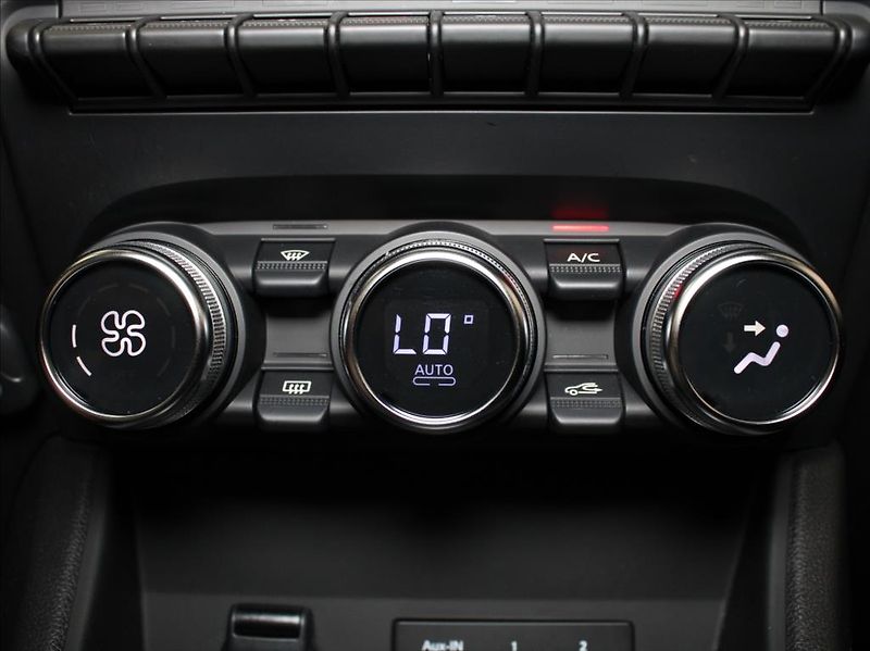 Renault Captur 1,6 E-Tech Hybrid 17 010km! - fotka 20 z 22