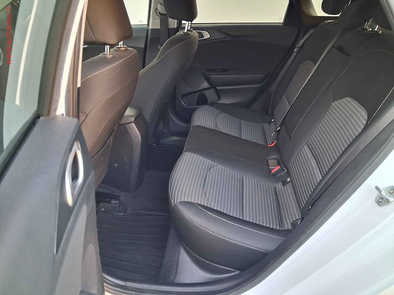 Kia Ceed (2022) 1.5T-GDi, 1.maj,ČR, Navigace - fotka 10 z 17