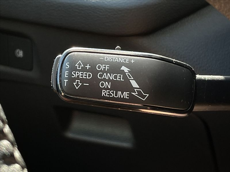Škoda Octavia 2,0 TDI DSG Combi Style Plus - fotka 11 z 23