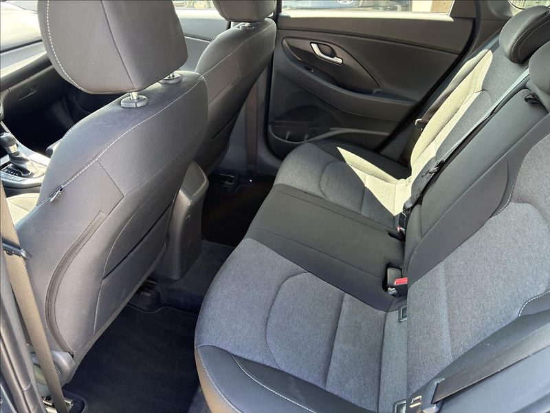 Hyundai i30 1,0   HB Smart AUTOMAT - fotka 9 z 17